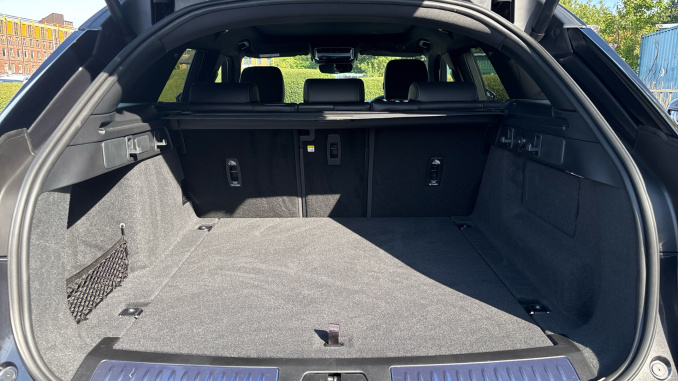 Land Rover Range Rover Velar 3.0 D300 MHEV Belgravia Edition Satin 5dr Auto Diesel Estate - Image 10